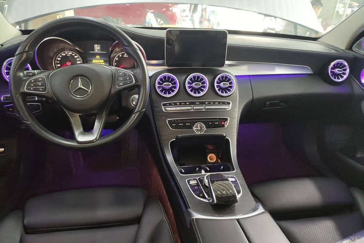 奔驰C级 2018款 C 200 L 运动版中控内饰12