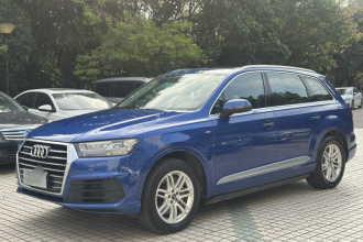 奥迪Q7 2016款 40 TFSI S line运动型