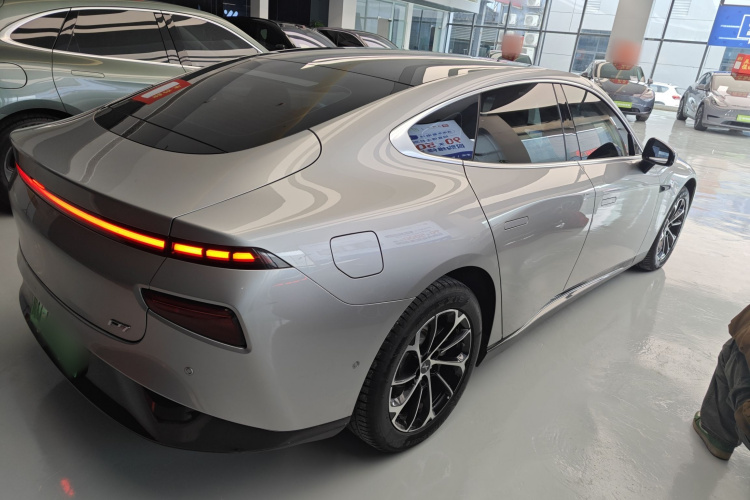 小鹏P7 2022款 480E车身外观7