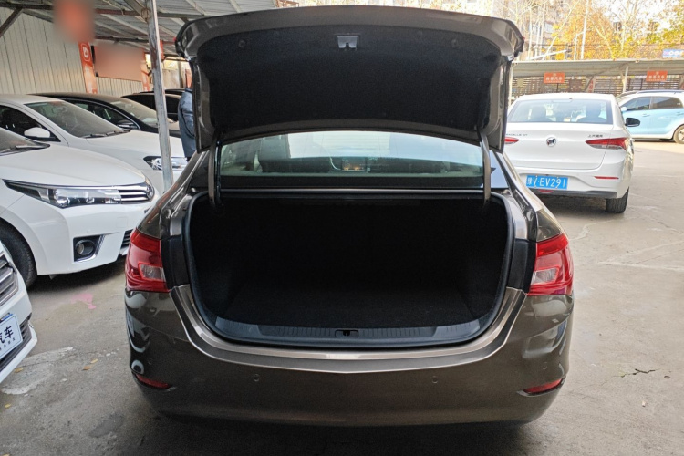 别克 英朗 2015款 15N 自动豪华型机舱底盘23