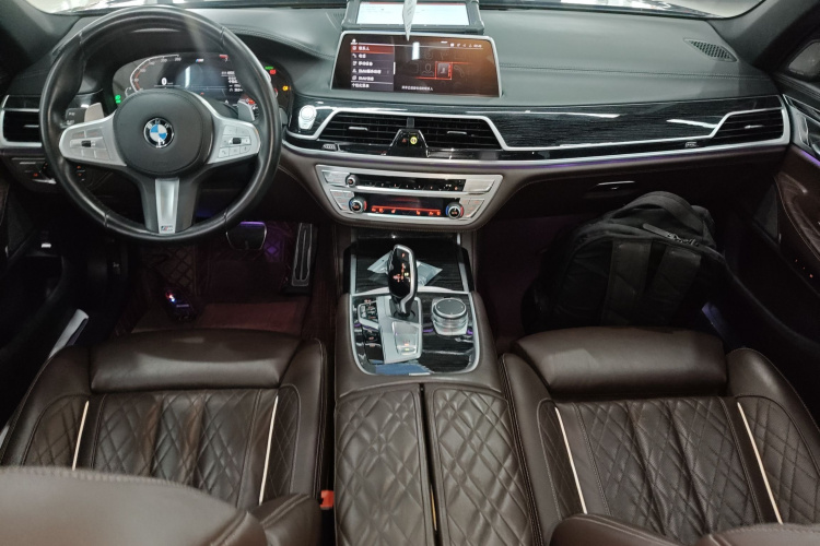 宝马7系 2019款 改款 740Li 领先型 M运动套装中控内饰12