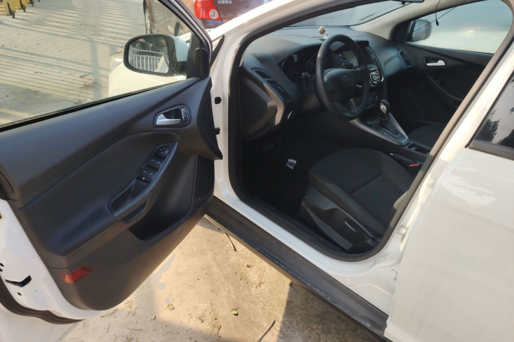 福特 福克斯 2018款 两厢经典 1.6L 自动舒适型智行版中控内饰20