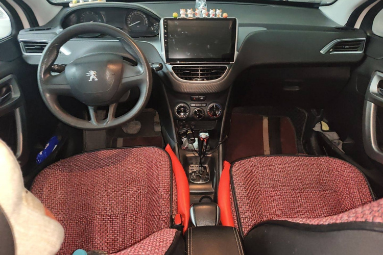 标致2008 2015款 1.6L 自动玩酷版中控内饰7002