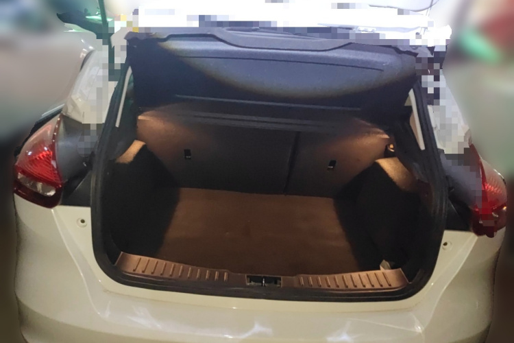 福特 福克斯 2017款 两厢 1.6L 自动舒适型智行版中控内饰23