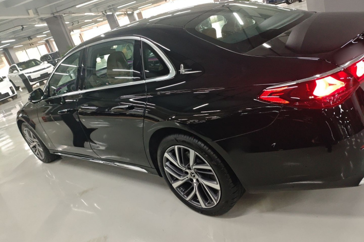 奔驰E级 2025款 改款 E 300 L 时尚型车身外观6003