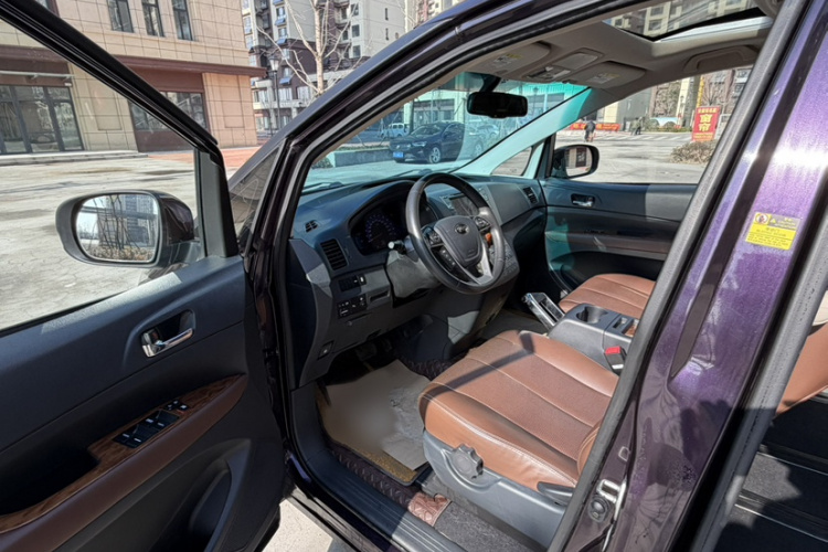 比亚迪M6 2015款 2.4L 自动豪华型中控内饰7002