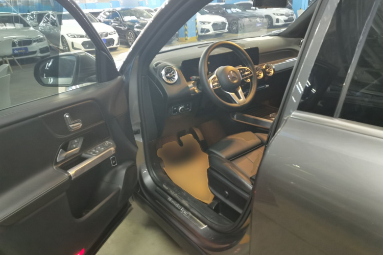 奔驰GLB 2021款 GLB 200 动感型局部细节19