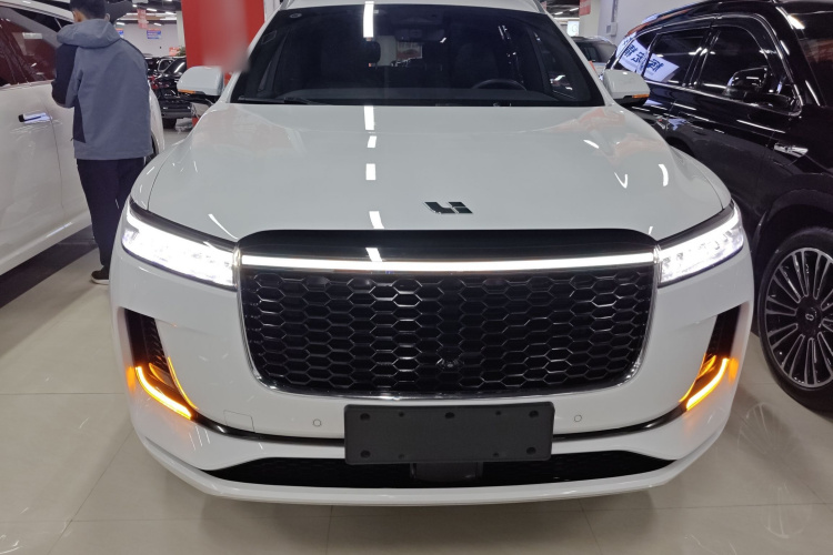 理想汽车 理想ONE 2021款 增程6座版车身外观2