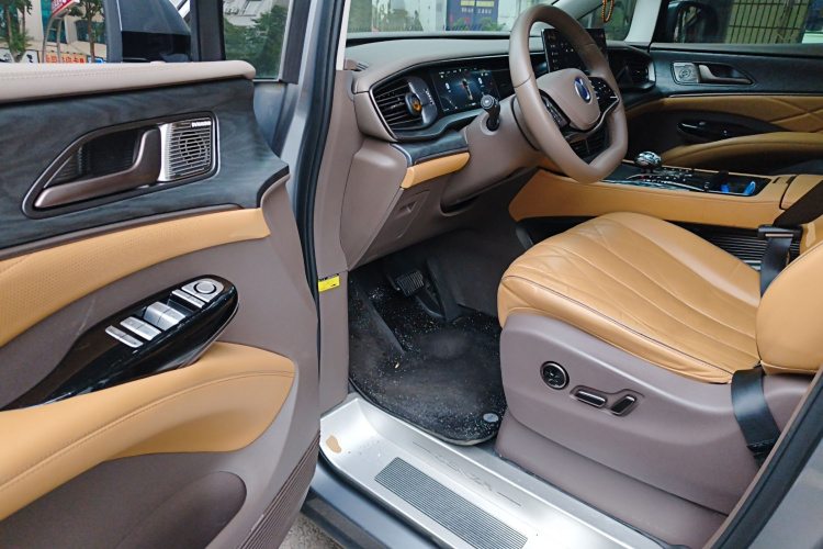 腾势D9 2022款 DM-i 1040 尊贵型中控内饰20