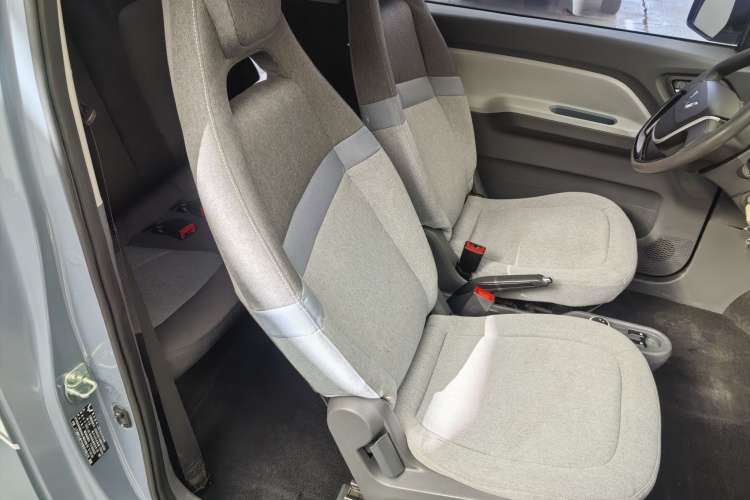 五菱汽车 宏光MINIEV 2022款 马卡龙臻享款 磷酸铁锂车身外观6005