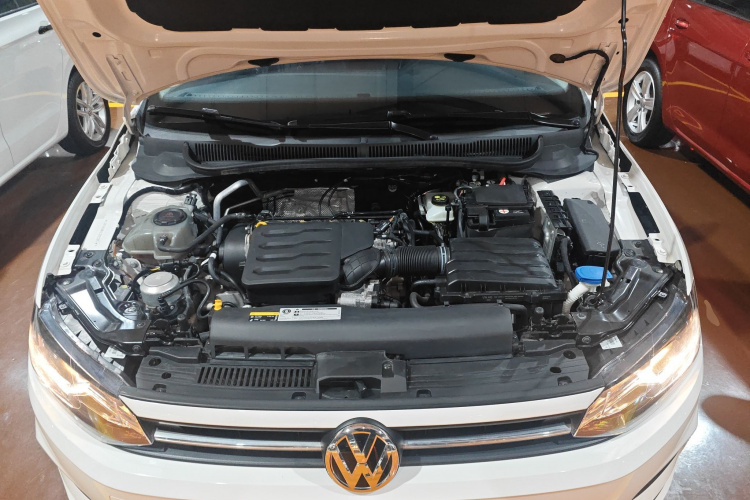 大众 Polo 2019款 Plus 1.5L 自动全景乐享版机舱底盘24