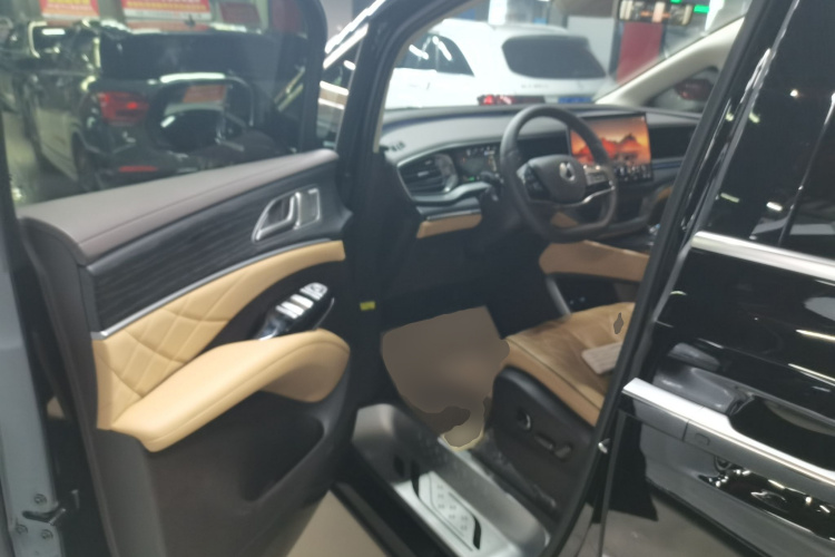 腾势D9 2024款 DM-i 980 四驱尊荣型中控内饰20