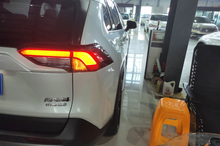 丰田 RAV4荣放 2023款 双擎 2.5L E-CVT四驱精英Plus版车身外观9