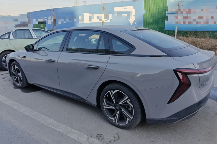 红旗EH7 2024款 760 Pro+ 四驱版车身外观4