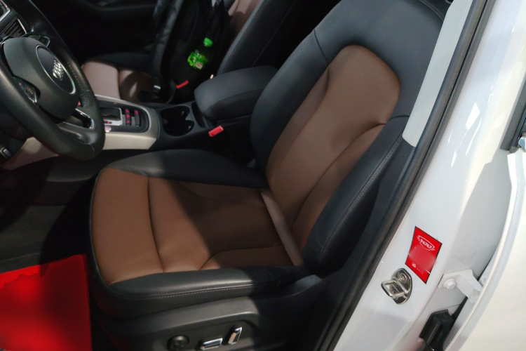 奥迪Q5 2017款 Plus 40 TFSI 进取型中控内饰19