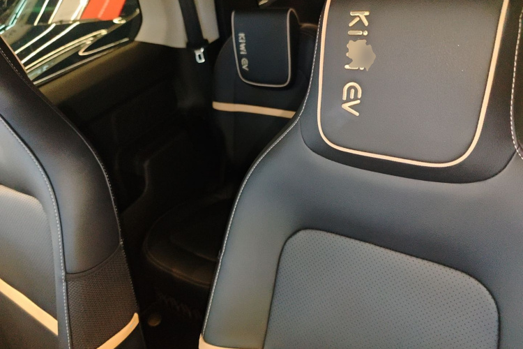 宝骏KiWi EV 2021款 设计师 磷酸铁锂中控内饰7004