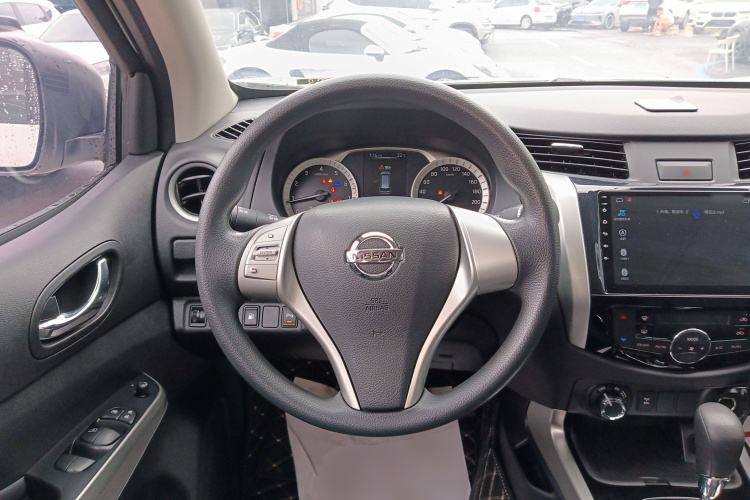 日产 途达 2020款 2.5L XL Upper 4WD 自动四驱豪华版中控内饰13