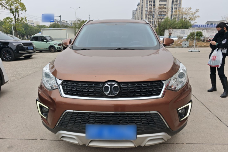 北京汽车 绅宝X35 2016款 1.5L 手动精英版车身外观2