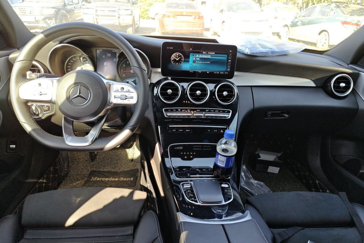 奔驰C级 2019款 C 260 运动版中控内饰7002