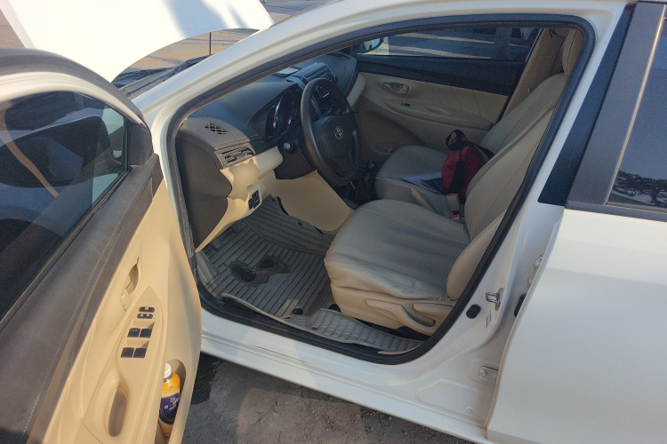 丰田 威驰 2014款 1.3L 手动型尚版中控内饰20