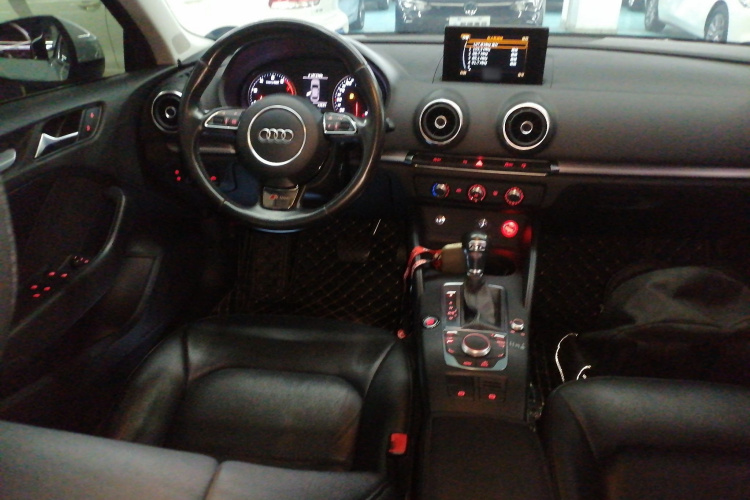 奥迪A3 2015款 Limousine 35 TFSI 百万纪念智领型中控内饰13