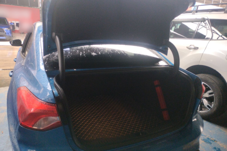 福特 福克斯 2020款 三厢 EcoBoost 180 自动锋潮型机舱底盘23