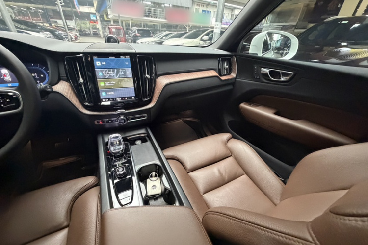 沃尔沃XC60 2024款 B5 四驱智远豪华版中控内饰7013