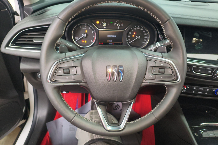 别克 君威 2024款 25T 超享版中控内饰13