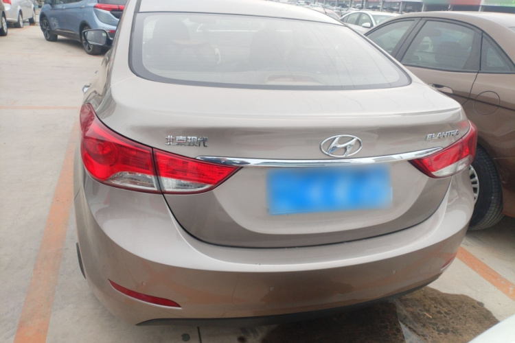 现代 朗动 2012款 1.6L 手动领先型车身外观6