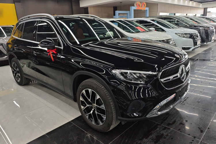 奔驰GLC 2024款 GLC 260 L 4MATIC 动感型 5座车身外观3