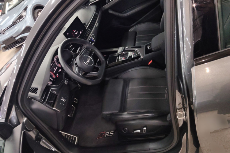 奥迪A4L 2024款 40 TFSI quattro RS套件燃速型局部细节19