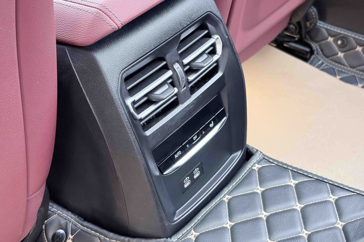 宝马3系 2024款 320Li M运动套装中控内饰7006