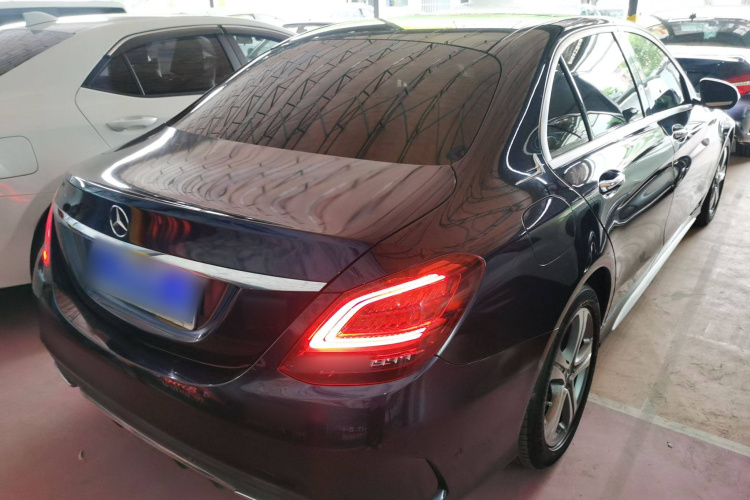 奔驰C级 2019款 改款 C 260 L 运动版车身外观7
