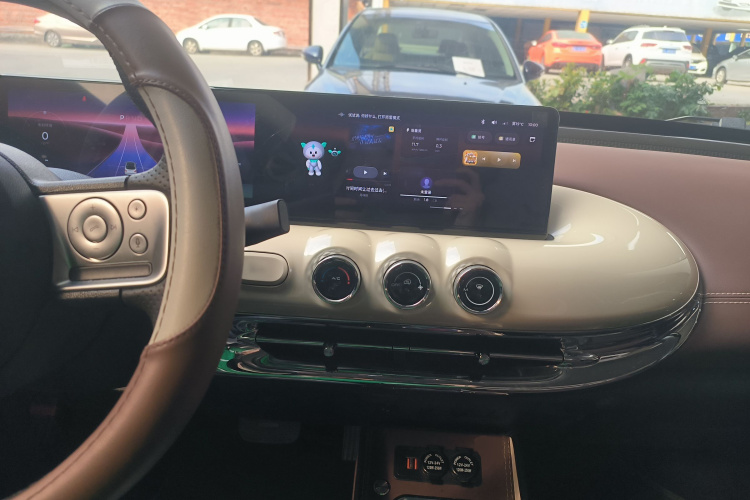 五菱汽车 五菱缤果 2023款 333km 灵犀互联+款中控内饰12