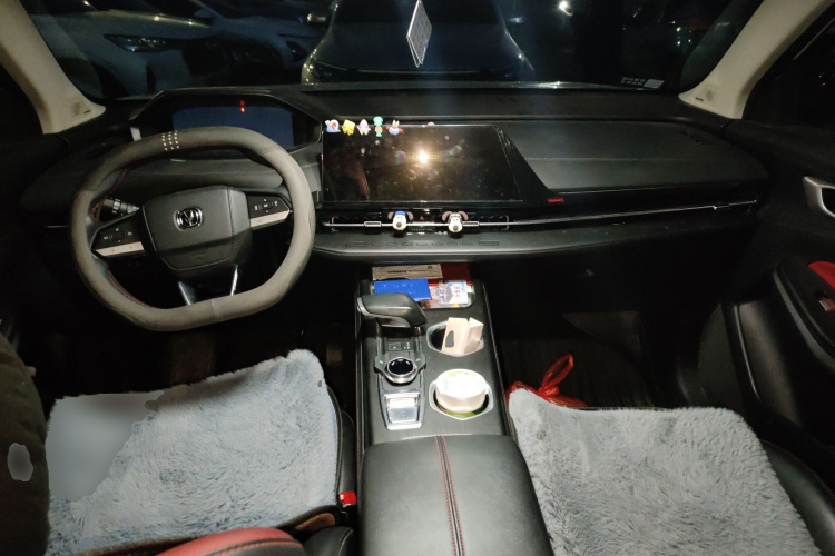 长安CS55PLUS 2022款 第二代 1.5T DCT尊贵型中控内饰7002