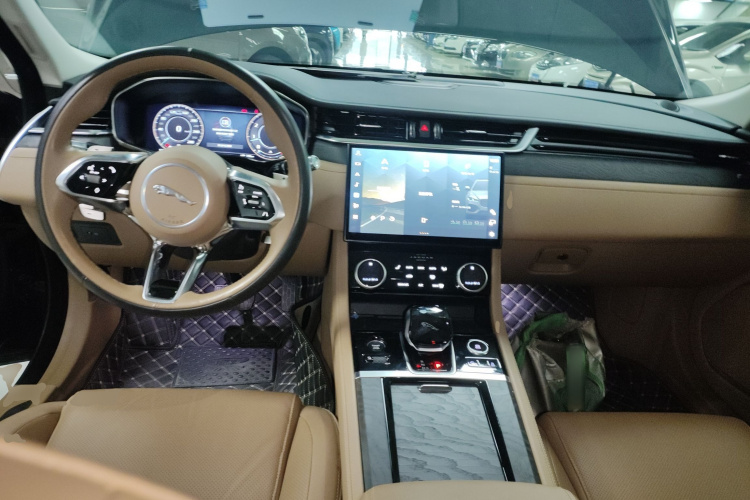 捷豹XFL 2022款 XFL 2.0T P250 两驱尊享豪华版中控内饰7002