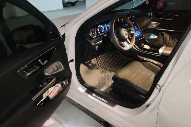 奔驰C级 2023款 C 260 L 皓夜运动版中控内饰7003