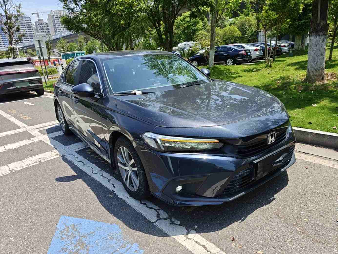 车辆右前45度外观展示
