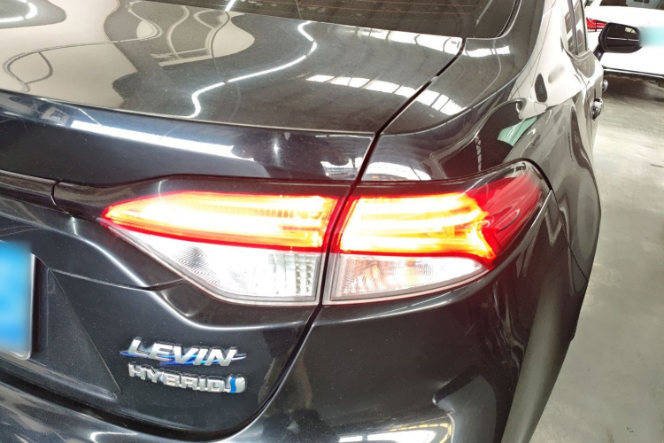 丰田 雷凌 2022款 双擎 1.8H E-CVT领先版车身外观6006