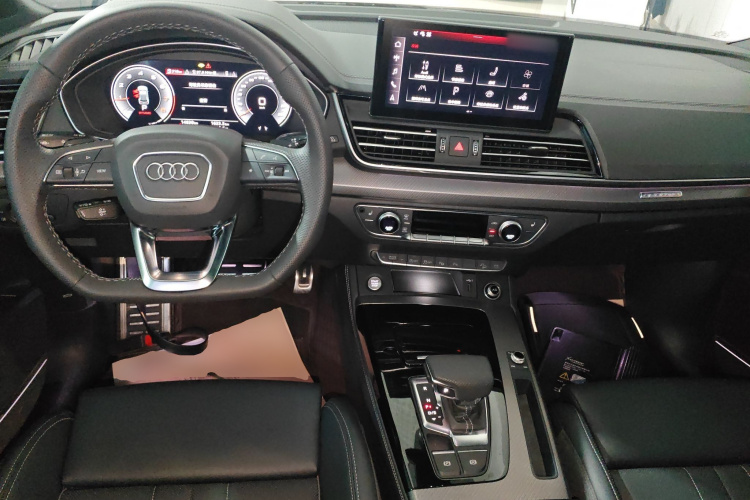 奥迪Q5L 2025款 45周年典藏版 45 TFSI 豪华动感型中控内饰7002
