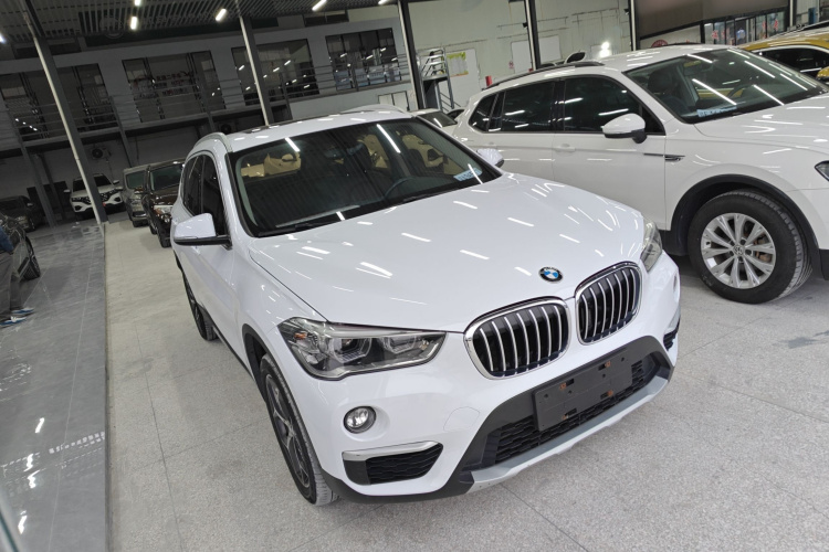 宝马X1 2019款 sDrive18Li 尊享型车身外观3