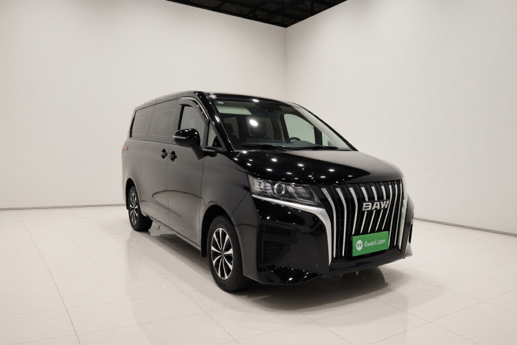 BAW北汽制造 锐胜王牌M7 2023款 1.6L 长轴创富型 7座车身外观3