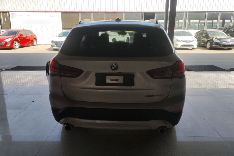 宝马X1 2022款 sDrive25Li 领先型车身外观6