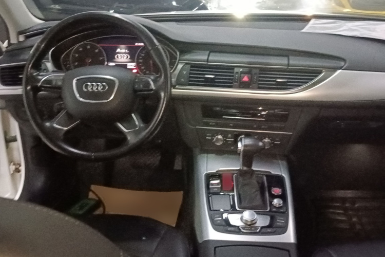 奥迪A6L 2015款 TFSI 百万纪念智领型中控内饰12