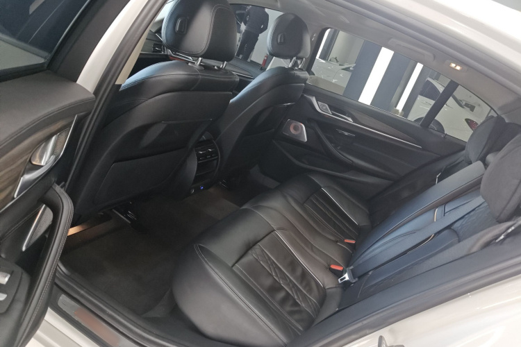 宝马5系 2019款 530Li 领先型 豪华套装中控内饰21