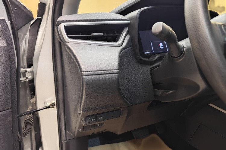 丰田 锋兰达 2023款 2.0L 智能电混双擎 领先版中控内饰7002