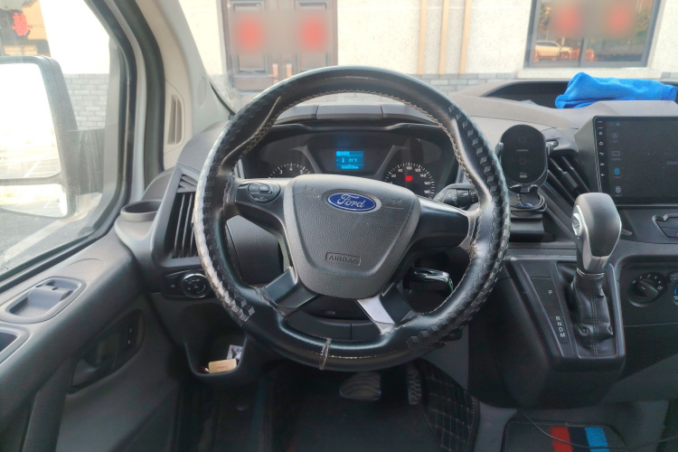 福特 全顺 2020款 2.0T汽油自动多功能商用车中轴低顶双开尾门国VI中控内饰13