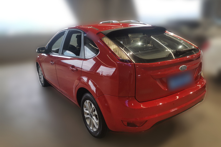 福特 福克斯 2013款 两厢经典 1.8L 自动基本型车身外观5