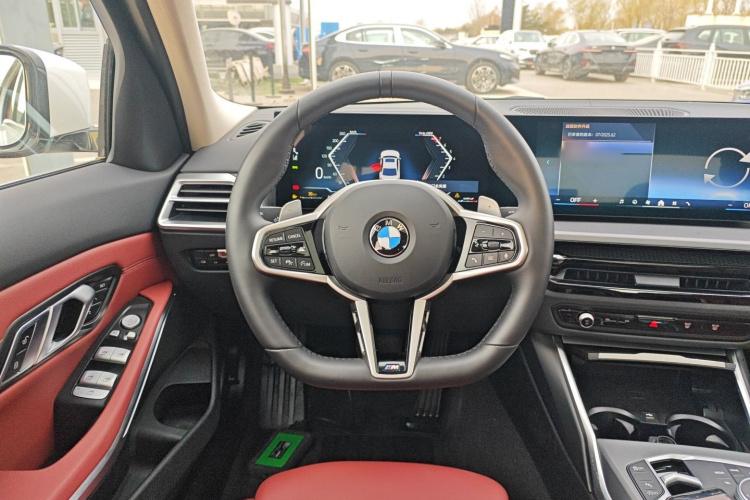 宝马3系 2025款 325i M运动套装中控内饰13