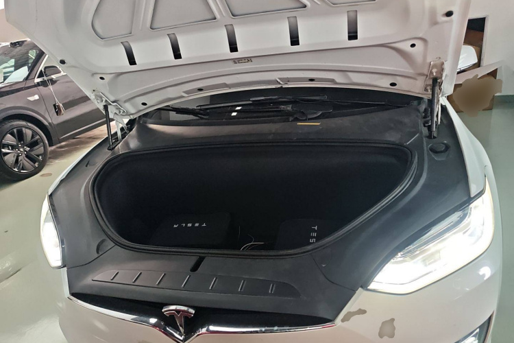 特斯拉 Model X 2019款 长续航版机舱底盘24